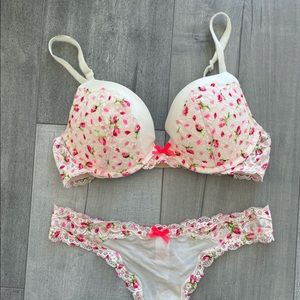Victoria’s Secret Flora Bra + Underwear Set